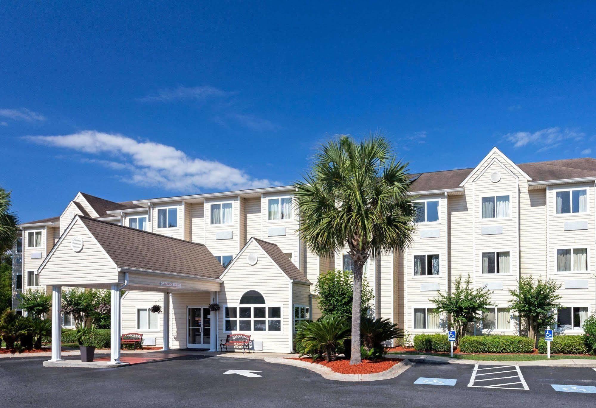 Microtel Inn & Suites By Wyndham Brunswick Exterior photo